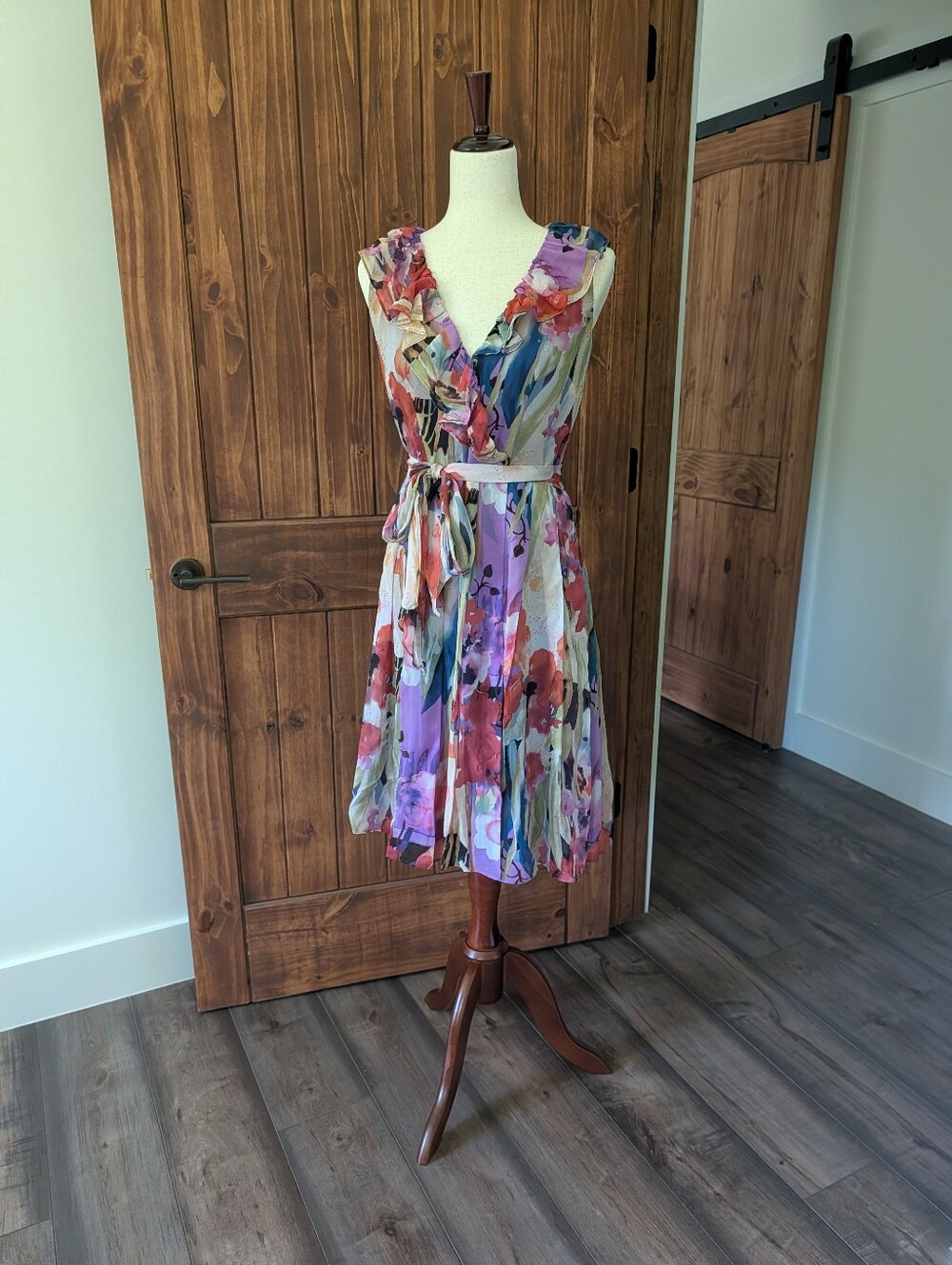 US 4 Adrianna Papell Floral Ruffle V-Neck Midi Dress in Purple, Pink, Red, Blue